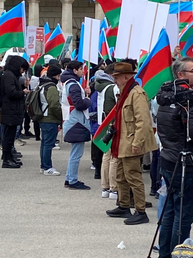 Avropada minə yaxın soydaşımız mitinq keçirir - VİDEO