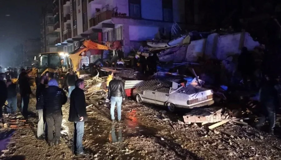 Zəlzələ gecəsinin ən qorxulu VİDEOSU... 1 Zəlzələ gecəsinin ən qorxulu VİDEOSU...