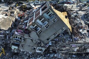 Hatayda dəhşətli zəlzələ: Binalar dağıldı - ANBAAN VİDEO / YENİLƏNDİ