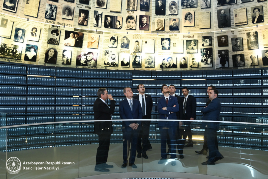 XİN rəhbəri Holokost Memorial Kompleksində - FOTO