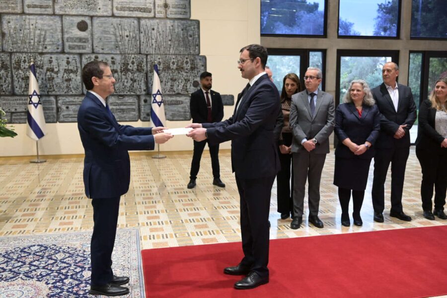 Muxtar Məmmədov İsrail Prezidentinə etimadnaməsini təqdim edib-FOTO