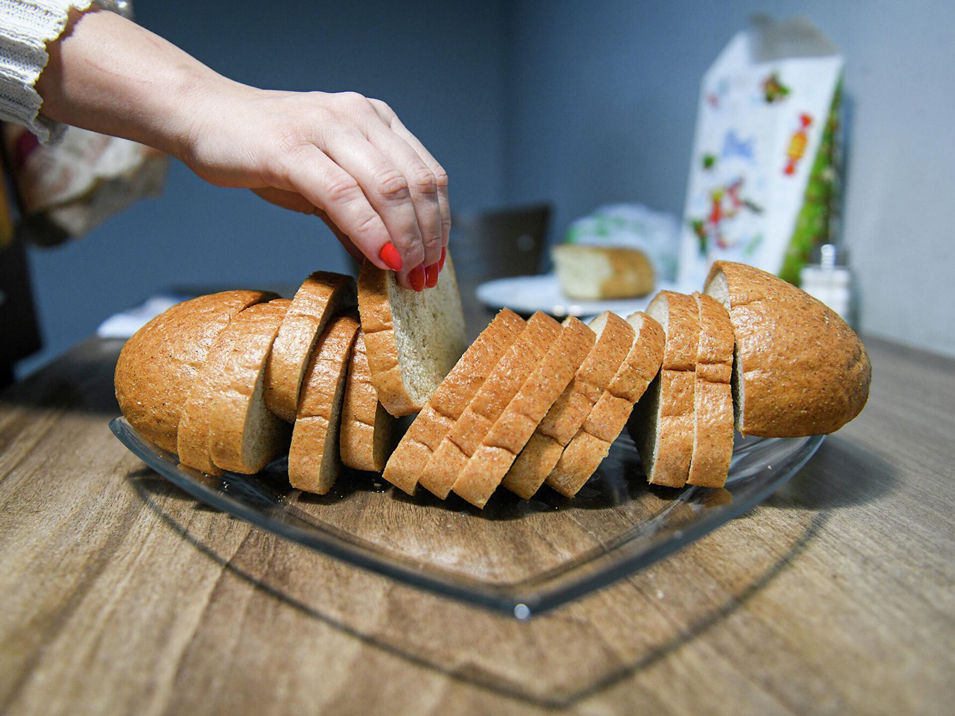 Çörəyin içindən taxta çıxdı: zavod cəzalandırıldı - FOTO
