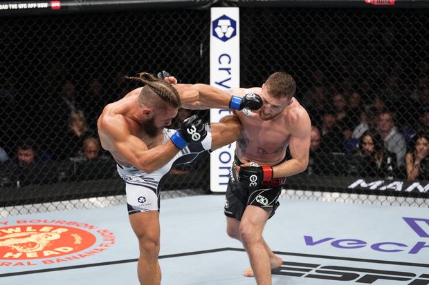 UFC-də gərgin döyüş: Rafael Fiziyev qalib gəldi 1 fiziyev
