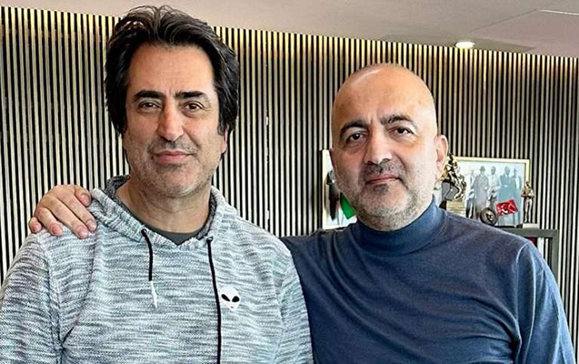 Mahsun konsertində Mübariz Mənsimova mahnı ithaf etdi - Video 1 Mahsun konsertində Mübariz Mənsimova mahnı ithaf etdi - Video