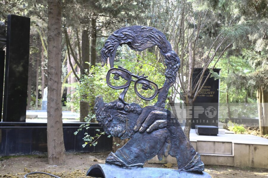 Xalq yazıçısının qəbirüstü abidəsi ucaldıldı - FOTOLAR