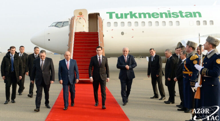 Sərdar Berdiməhəmmədov Azərbaycana gəlir
