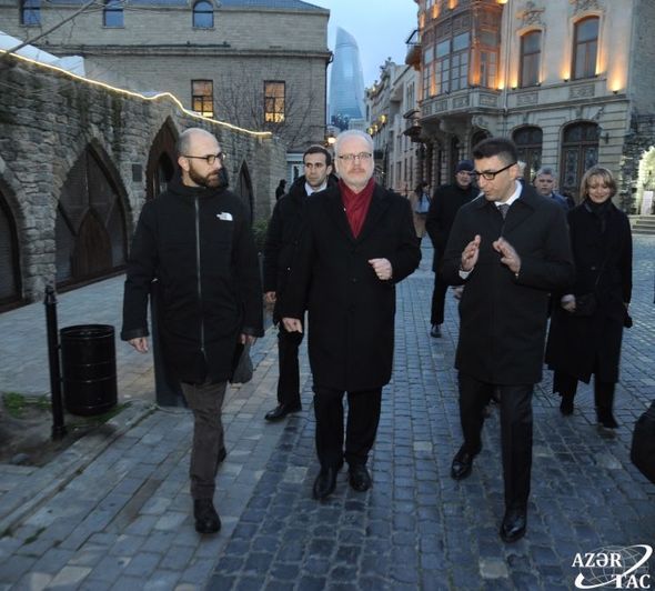 Latviya Prezidenti İçərişəhərdə oldu - FOTOLAR