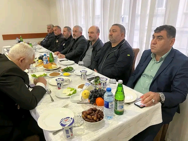 Hacı Şahin Həsənlinin qırx mərasimi: İftar süfrəsi verildi - FOTOLAR