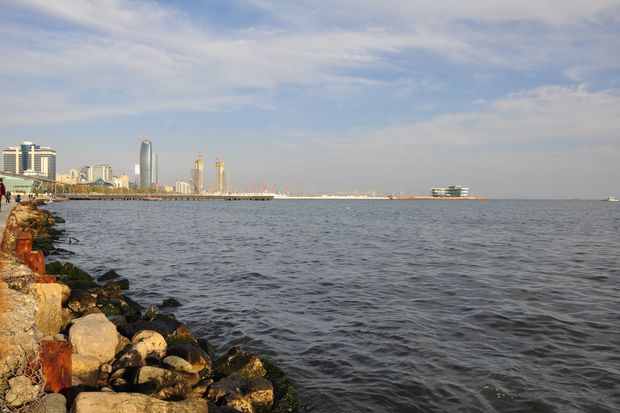 Kanalizasiya sularının axıdıldığı Xəzərdən içməli su almaq doğrudurmu? - Ekoloqdan həyəcan təbili