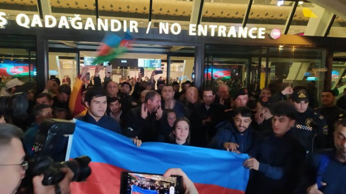 İrəvandan qayıdan atletlərimiz Vətənə çatdı - Belə qarşılandılar - FOTO / VİDEO