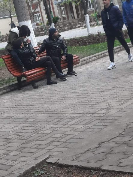 Tovuzda narkomanlar parkda toplaşırlar? - FOTO