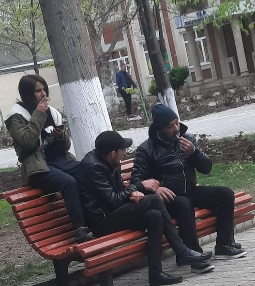 Tovuzda narkomanlar parkda toplaşırlar? - FOTO