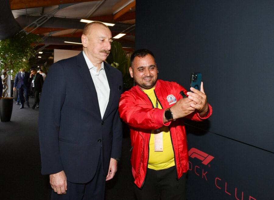 İlham Əliyev və xanımı Azərbaycan Qran-Prisinin əsas yarışına baxdılar - FOTOLAR