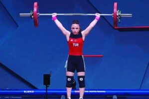 Ermənistanda qızıl medal alan türkiyəli atlet qələbəsini Azərbaycana həsr etdi - VİDEO