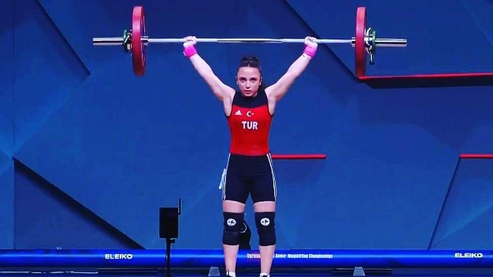 Ermənistanda qızıl medal alan türkiyəli atlet qələbəsini Azərbaycana həsr etdi - VİDEO 1 Ermənistanda qızıl medal alan türkiyəli atlet qələbəsini Azərbaycana həsr etdi - VİDEO