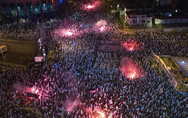 İsraildə etirazlar başladı: 100 mindən çox insan küçələrdə - FOTO 1 İsraildə etirazlar başladı: 100 mindən çox insan küçələrdə - FOTO