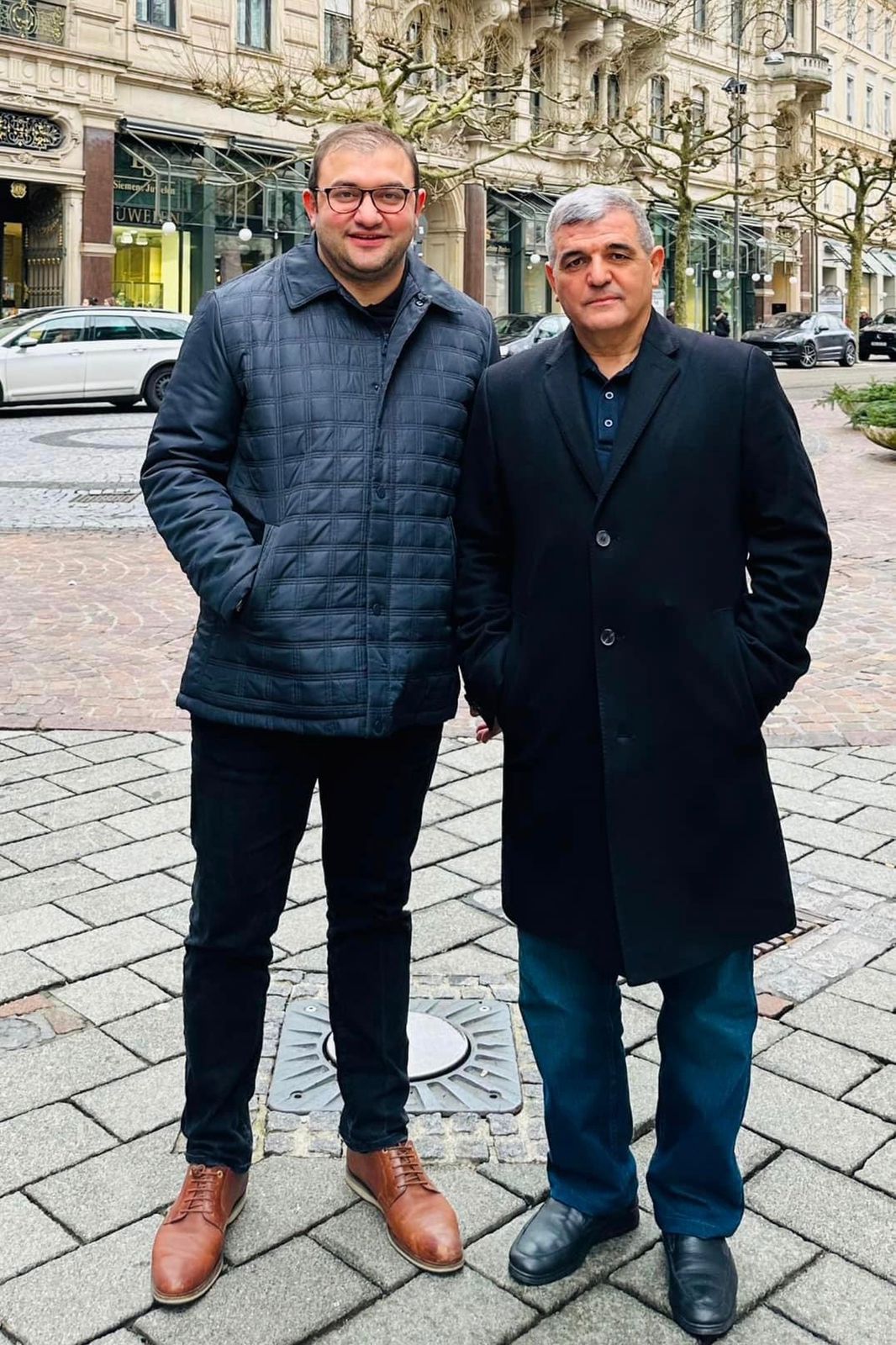 Fazil Mustafa beyinlərə vurulacaq güllələrin qarşısını almaq üçün çalışır