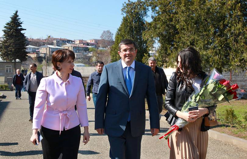 Araik Xankəndidə qızına toy etdi – Kürəkəni...