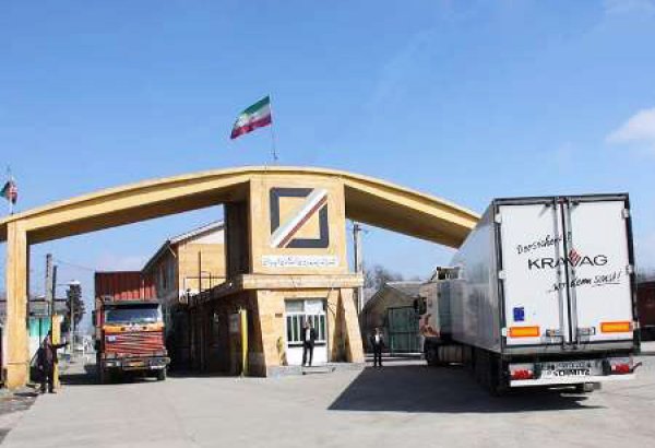 astara border iran azerbaijan 281113