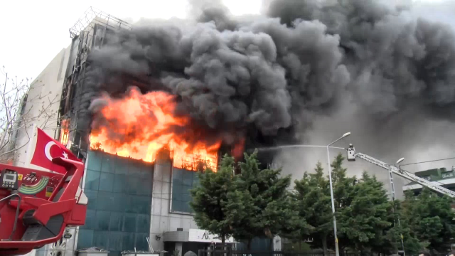 istanbul da korkutan yangin akit gazetesinin 15831093 618 m