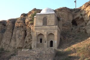 Ziyarətgahlara getmək doğru addımdır? - Ekspertdən maraqlı izah