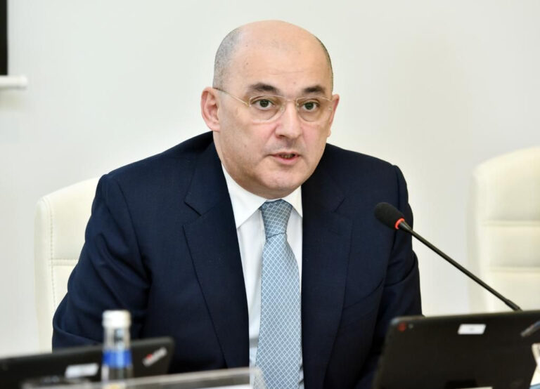Şahin Bağırov onu işdən çıxardı - FOTO