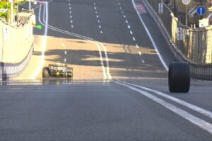 Yapon pilotun bolidinin təkəri yerindən çıxdı