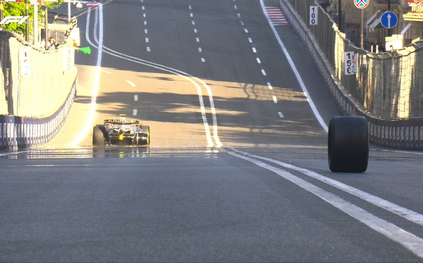 Yapon pilotun bolidinin təkəri yerindən çıxdı