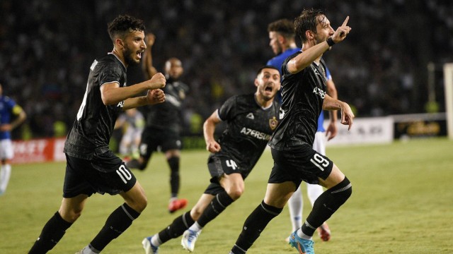“Qarabağ” çempion oldu: Azarkeşlər meydançaya axışdı - VİDEO / YENİLƏNİB 1 “Qarabağ” çempion oldu: Azarkeşlər meydançaya axışdı - VİDEO / YENİLƏNİB