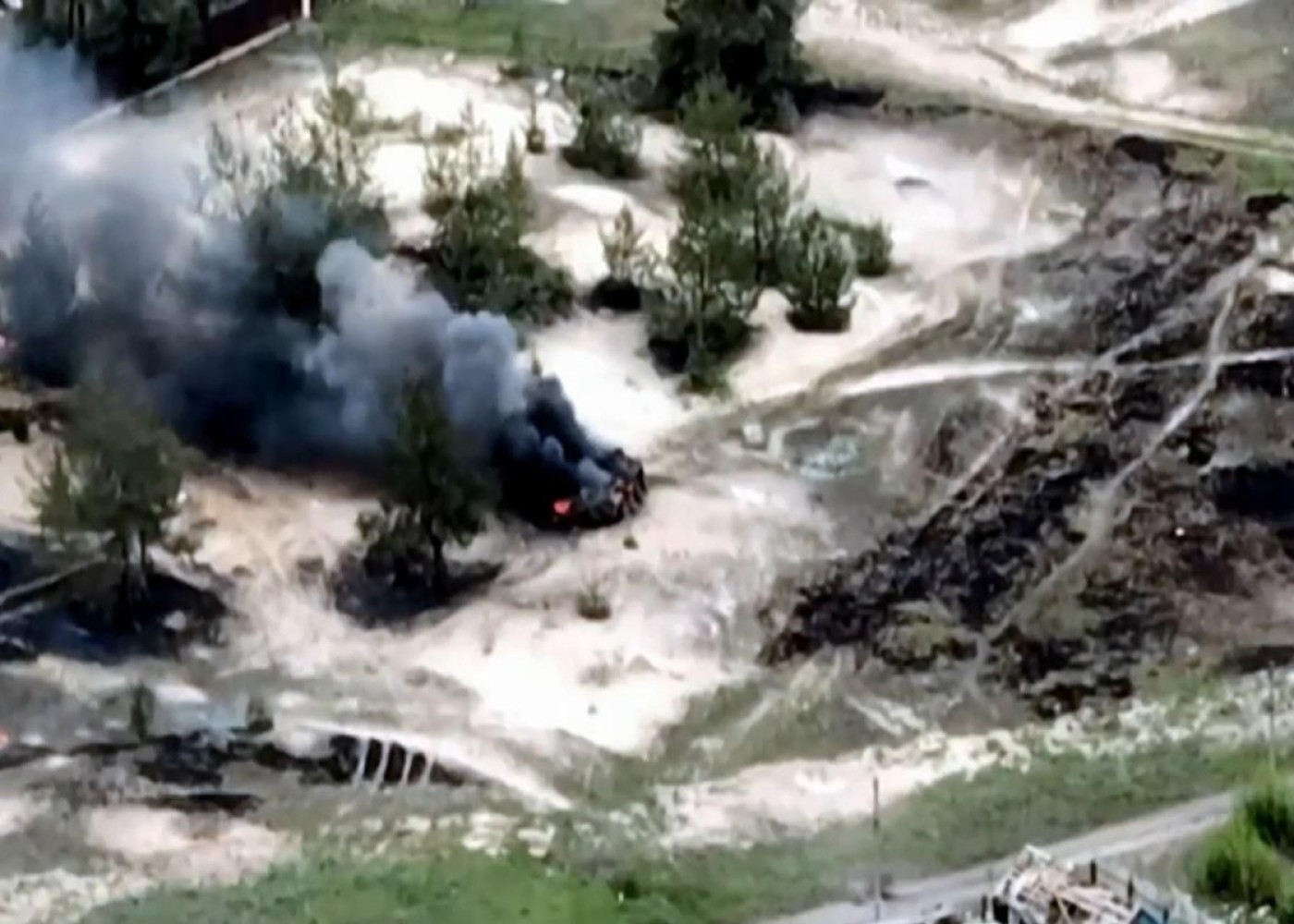 Rusiyaya məxsus silah anbarları və texnika məhv edildi