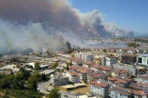 Antalyada qayıq istehsalı zavodunda yanğın oldu