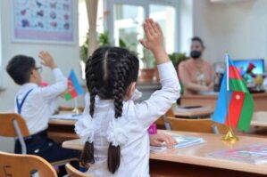 Dərslər nə vaxt başlamalıdır? – Ekspertdən maraqlı təklif