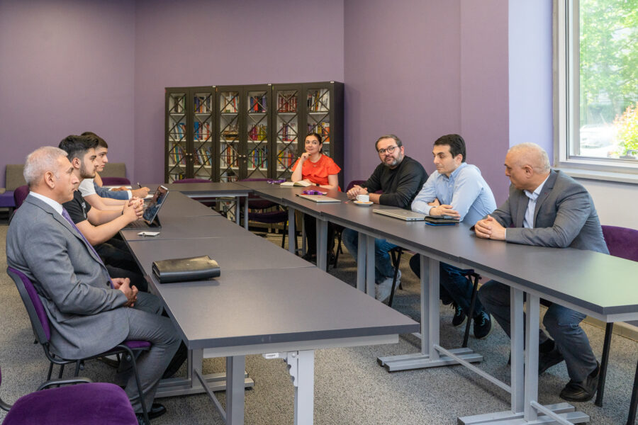 Azercell-də ADA Məktəbinin şagirdləri ilə görüş keçirildi - FOTOLAR