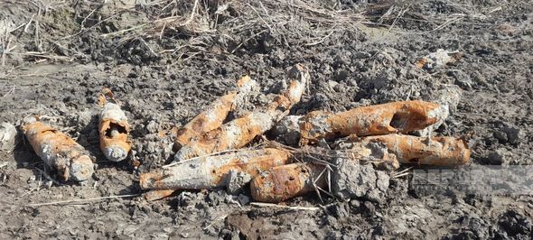 Salyanda partlamamış mərmilər tapıldı - FOTO 3 Salyanda partlamamış mərmilər tapıldı - FOTO