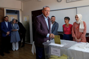 Ərdoğan səs verdi, daha sonra dəyişiklik etdi - VİDEO