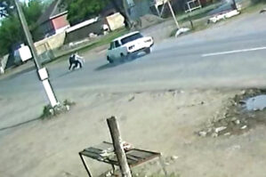 Məktəbliləri maşın vurdu - Anbaan video