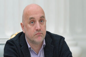 Məşhur yazıçıya sui-qəsd: maşını partladıldı - Təfərrüat