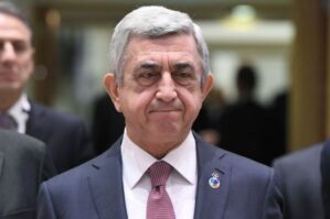 Dövlətin yarım milyardını yedi, məhkəmədə alqışlandı