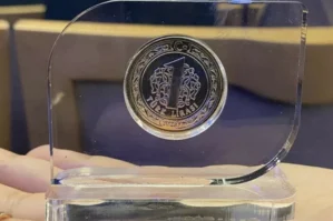 Qonaqlara Ərdoğan üçün kəsilən xatirə sikkə hədiyyə olundu - FOTO