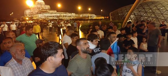 7 medal qazanan güləşçilərimiz Vətəndə belə qarşılandı - FOTO 3 7 medal qazanan güləşçilərimiz Vətəndə belə qarşılandı - FOTO