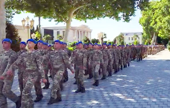 Hərbi qulluqçuların yürüşləri təşkil olundu - VİDEO