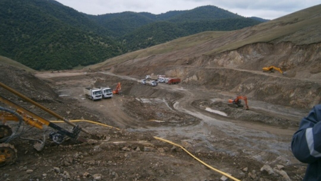 Gədəbəydəki mədəndən ətraf ərazilərə çirkab su axıdılır?