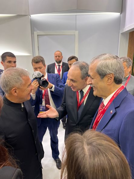 Kamran Əliyev Peterburqda - Forumunda çıxış etdi / FOTOLAR