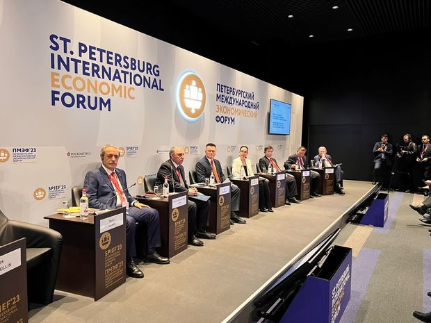 Kamran Əliyev Peterburqda - Forumunda çıxış etdi / FOTOLAR