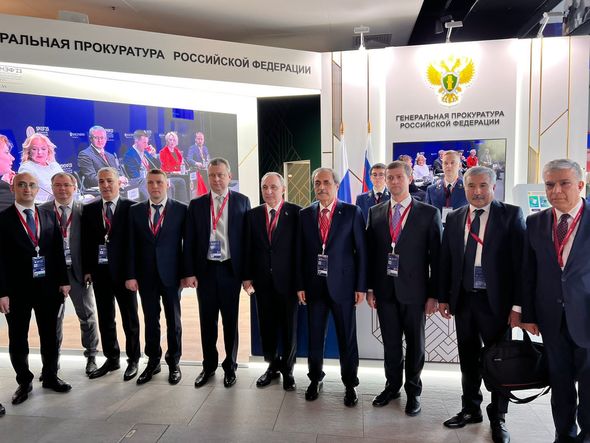 Kamran Əliyev Peterburqda - Forumunda çıxış etdi / FOTOLAR