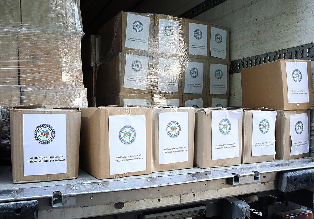 AHİK daha 5350 ailəyə sovqat göndərdi - FOTOLAR 3 AHİK daha 5350 ailəyə sovqat göndərdi - FOTOLAR