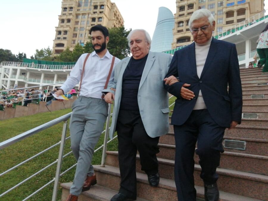 Xəzər Süleymanlının poeziya gecəsindəki sirli qonaq: o kim idi, hara yoxa çıxdı? - FOTOLAR