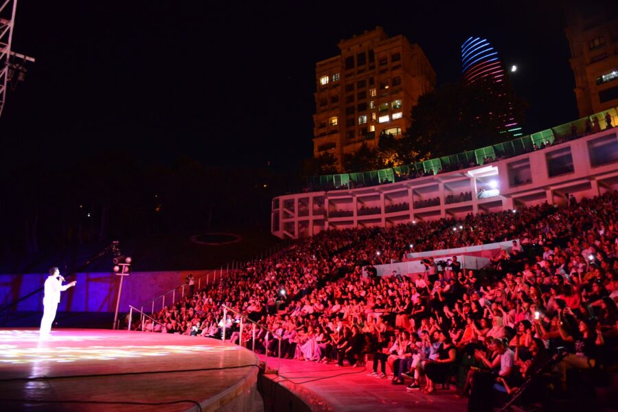 Xəzər Süleymanlının poeziya gecəsindəki sirli qonaq: o kim idi, hara yoxa çıxdı? - FOTOLAR
