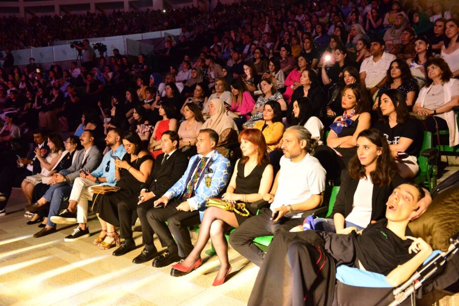 Xəzər Süleymanlının poeziya gecəsindəki sirli qonaq: o kim idi, hara yoxa çıxdı? - FOTOLAR