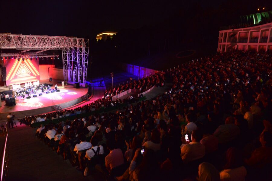 Xəzər Süleymanlının poeziya gecəsindəki sirli qonaq: o kim idi, hara yoxa çıxdı? - FOTOLAR